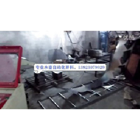 電水壺扇形料自動化開料，MT料架收放料，兩臺NC送料機，兩臺沖床連線自動化開料